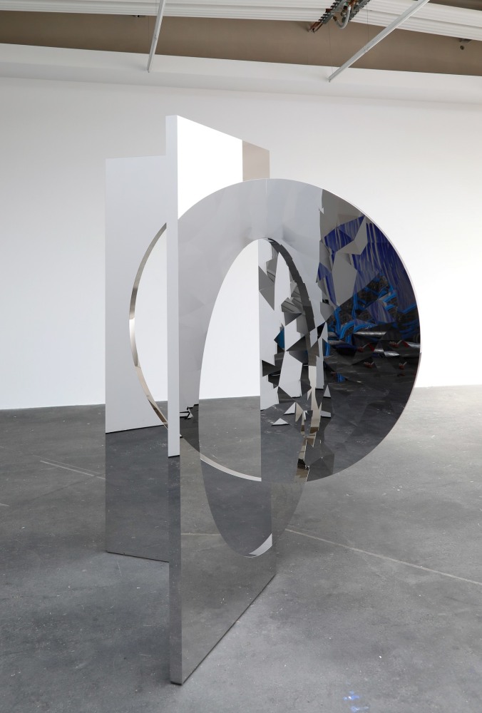 Jeppe Hein

Circle Geometric Mirrors

2022

Aluminum, stainless steel, high polished stainless steel (super mirror)

82 5/8 x 67 x 67 inches (210 x 170 x 170 cm)

Edition of 3, with 2 AP

JH 658

&amp;euro;160,000