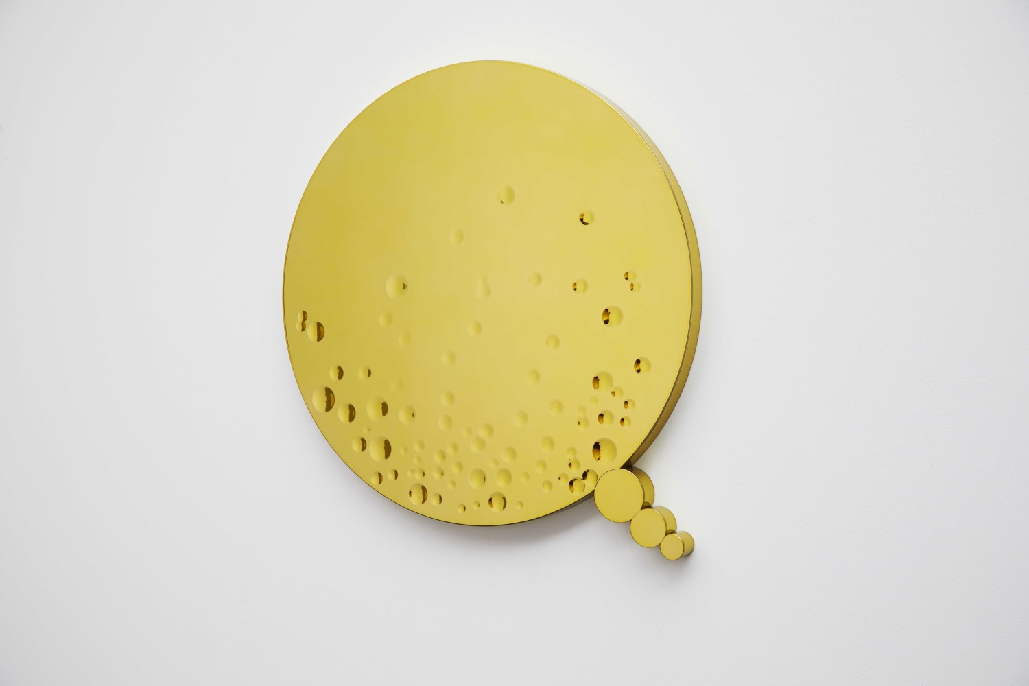 Jeppe Hein

Light Gold Bubble II

2022

High polished steel, chrome lacquer (light gold)

31 1/8 x 29 1/2 x 2 inches (79 x 75 x 5 cm)

Edition of 3, with 2 AP

JH 653

&amp;euro;30,000