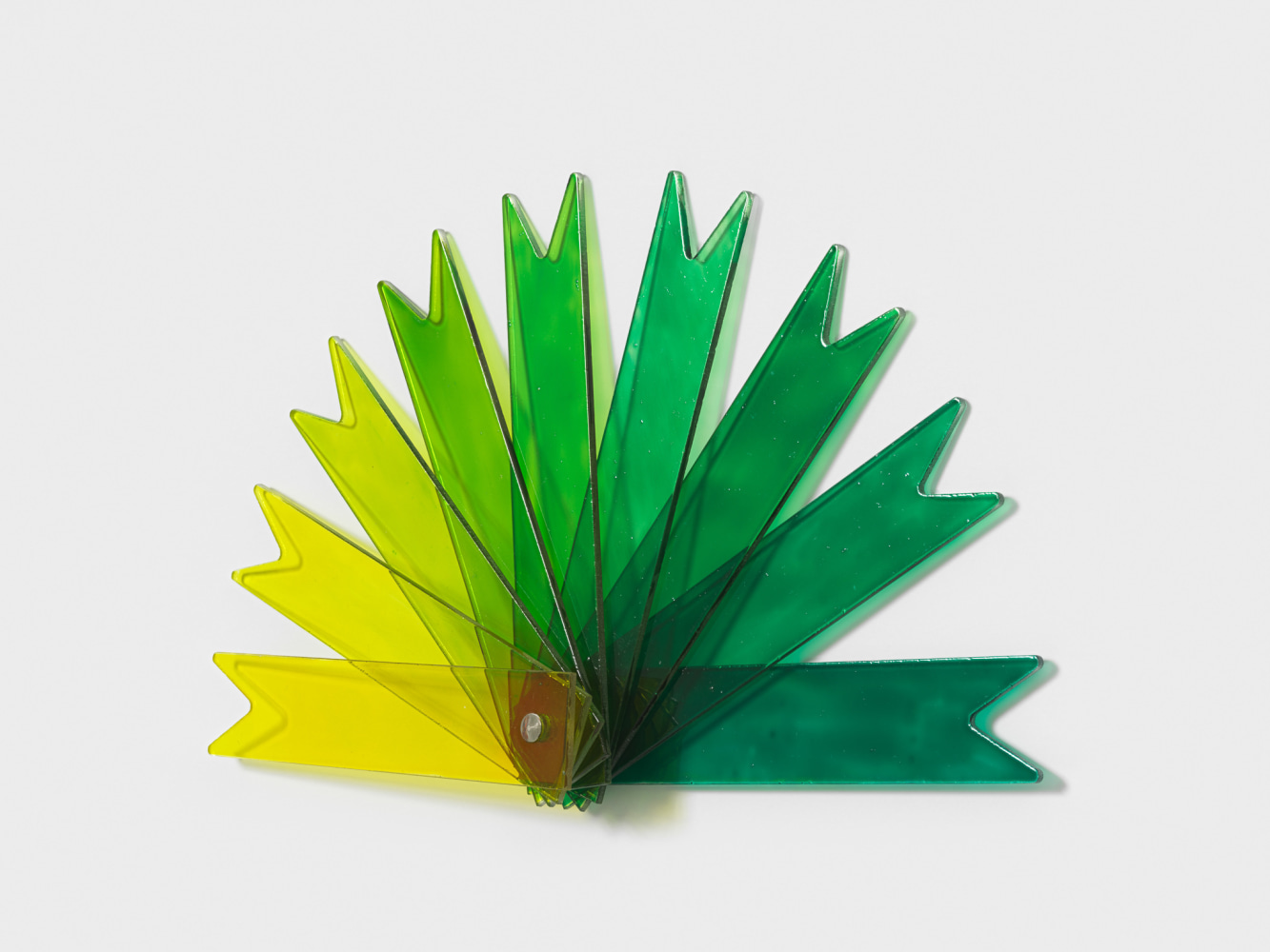 Marina Pinsky

Plein Air (Ammonia Comparator Fan)

2021

Waterjet-cut glass, glass paint, steel attachment

MPI 275





