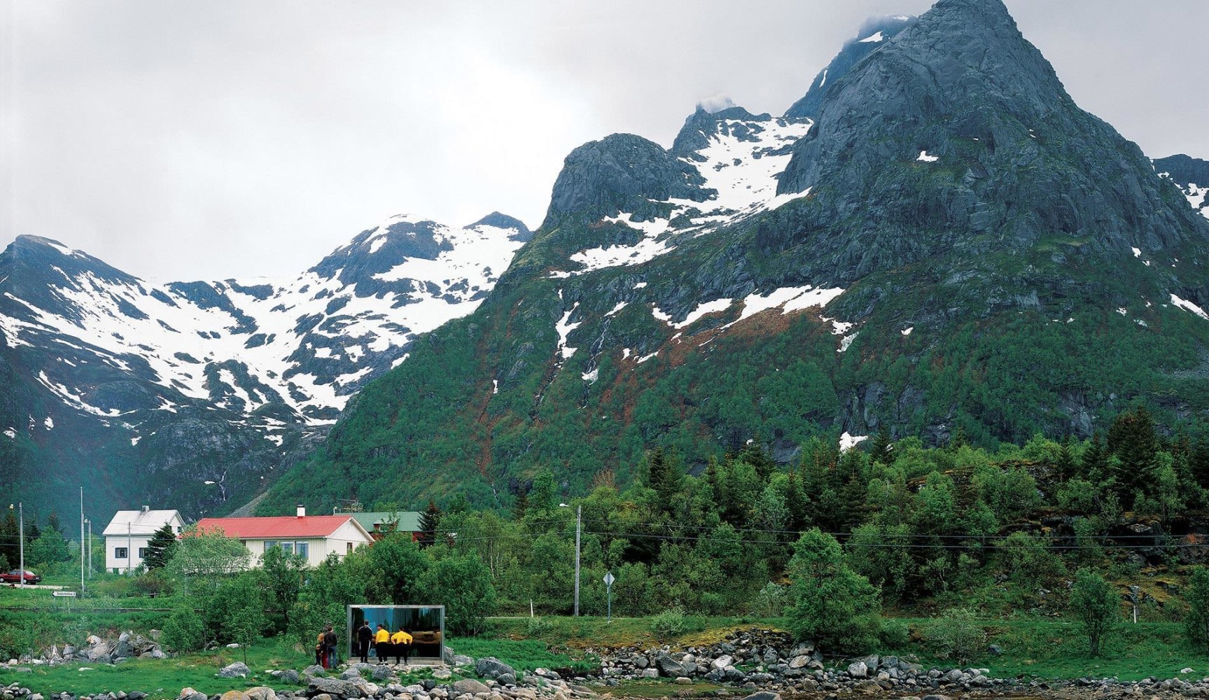 Dan Graham, Untitled, 1996
Two-way mirror construction, stainless steel
Artscape Nordland,&amp;nbsp;Lofoten Archipelago, Norway

&amp;nbsp;

INQUIRE



