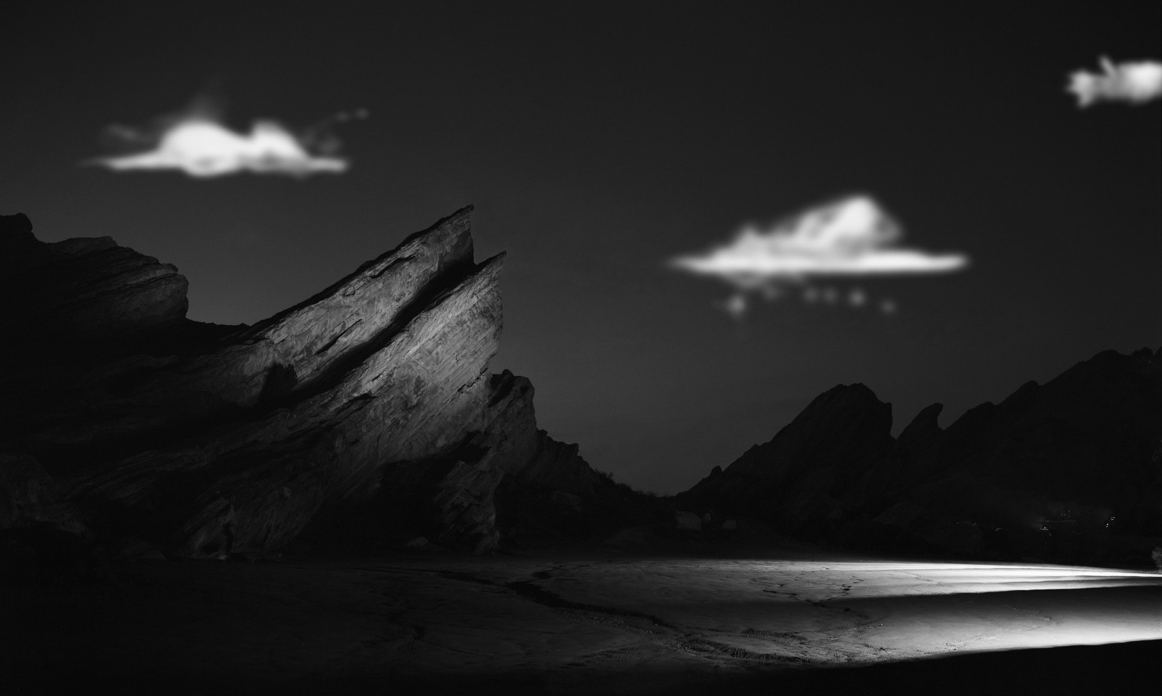 Florian Maier-Aichen

Vasquez Rocks

2017

Silver gelatin print

12 1/4 x 20 1/2 inches (31 x 52 cm)

24 x 31 inches (61 x 78.7 cm) framed

Edition of 3

FMA 308

&amp;nbsp;

INQUIRE