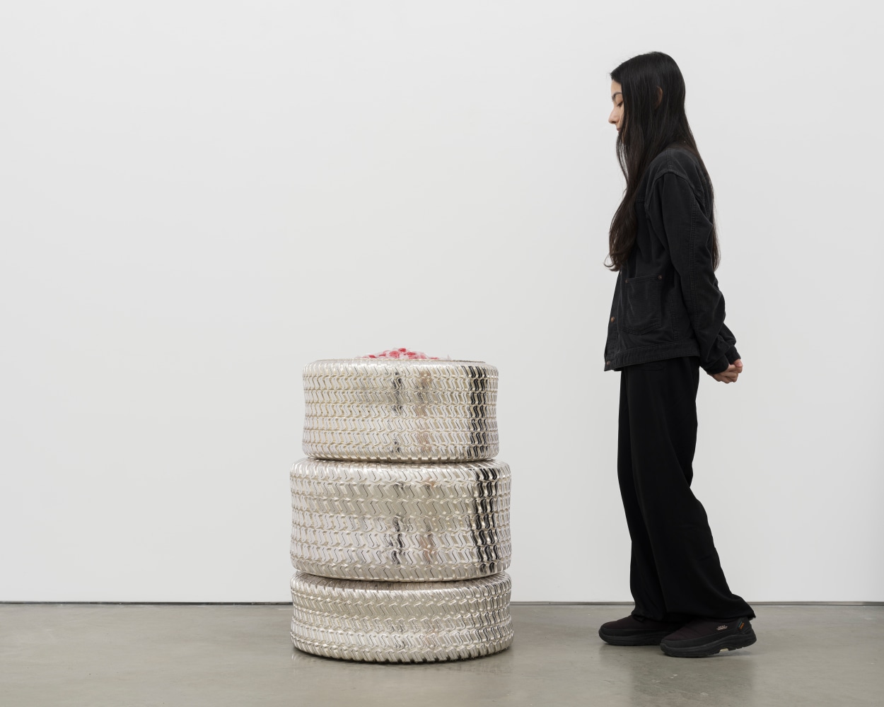 Rob Pruitt

People Feeder (Life is a Bowl of Cherries: Individually Wrapped Cherry Lifesavers)

2023

Chromed tires

31 3/4 x 24 x 24 inches (80.6 x 61 x 61 cm)

RPR 316

$65,000