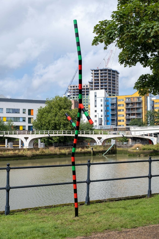 Eva Rothschild

Living Spring

2011

painted steel

162 1/2 x 35 1/2x 15 3/4 inches (413 x 90 x 40 cm)

Edition&amp;nbsp;of 3, with 1 AP

ER 100

Installation view: The Line, River Lea at Bow Locks, London, 2021.

Photo:&amp;nbsp;Andrea-Capello

&amp;nbsp;