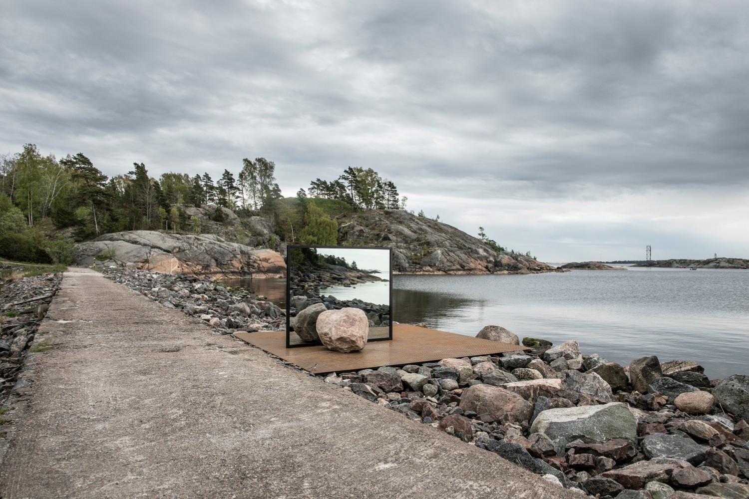 Alicja Kwade,&amp;nbsp;Big Be-Hide, 2019

Installation view:&amp;nbsp;Helsinki Biennial,&amp;nbsp;2021

Photo:&amp;nbsp;&amp;copy; Maija Toivanen/HAM/Helsinki Biennial 2021

&amp;nbsp;







