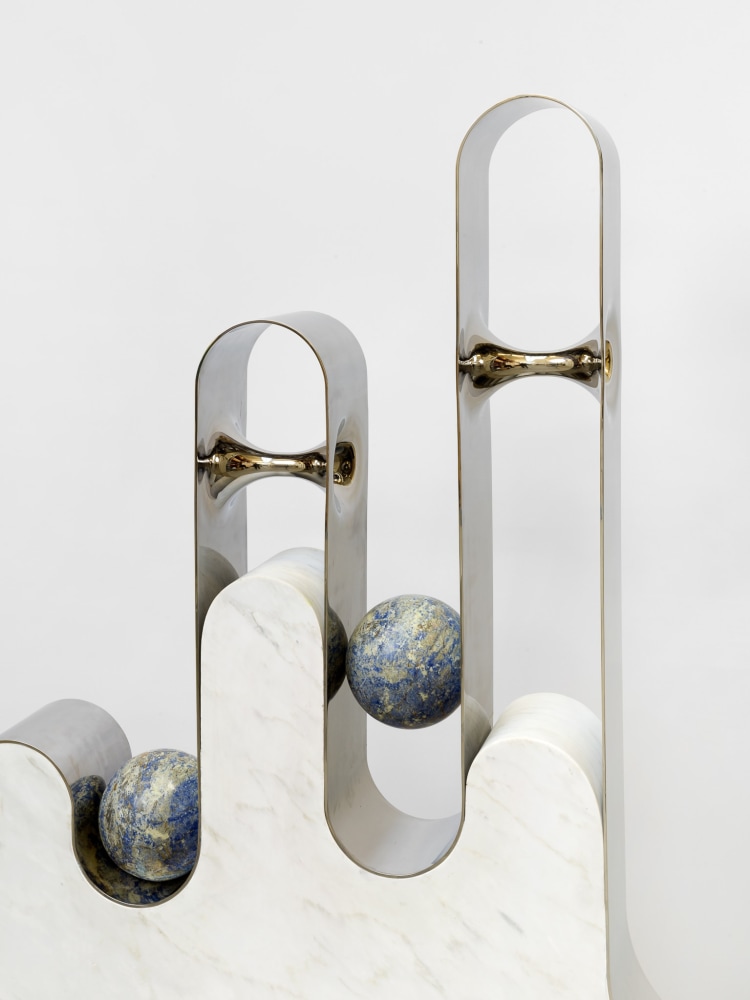 Alicja Kwade

Continuum

2023

Stainless steel, marble

58 x 56 x 11 3/4 inches (147.6 x 142.5 x 30 cm)

Unique

AKW 918

&amp;euro;85,000