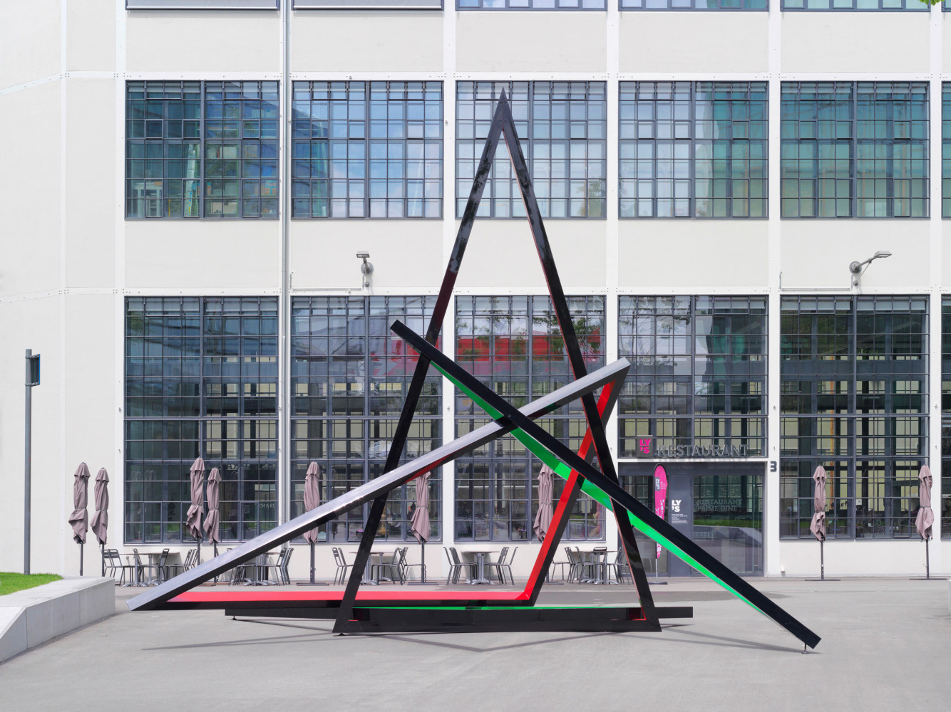 Eva Rothschild

This and this and this

2013

Aluminum, steel, powder coating, clear varnish

216 1/2 x 301 1/8 x 210 1/4 inches (549.9 x 764.9 x 534 cm)

Edition&amp;nbsp;of 3, with 1 AP

ER 107

&amp;nbsp;