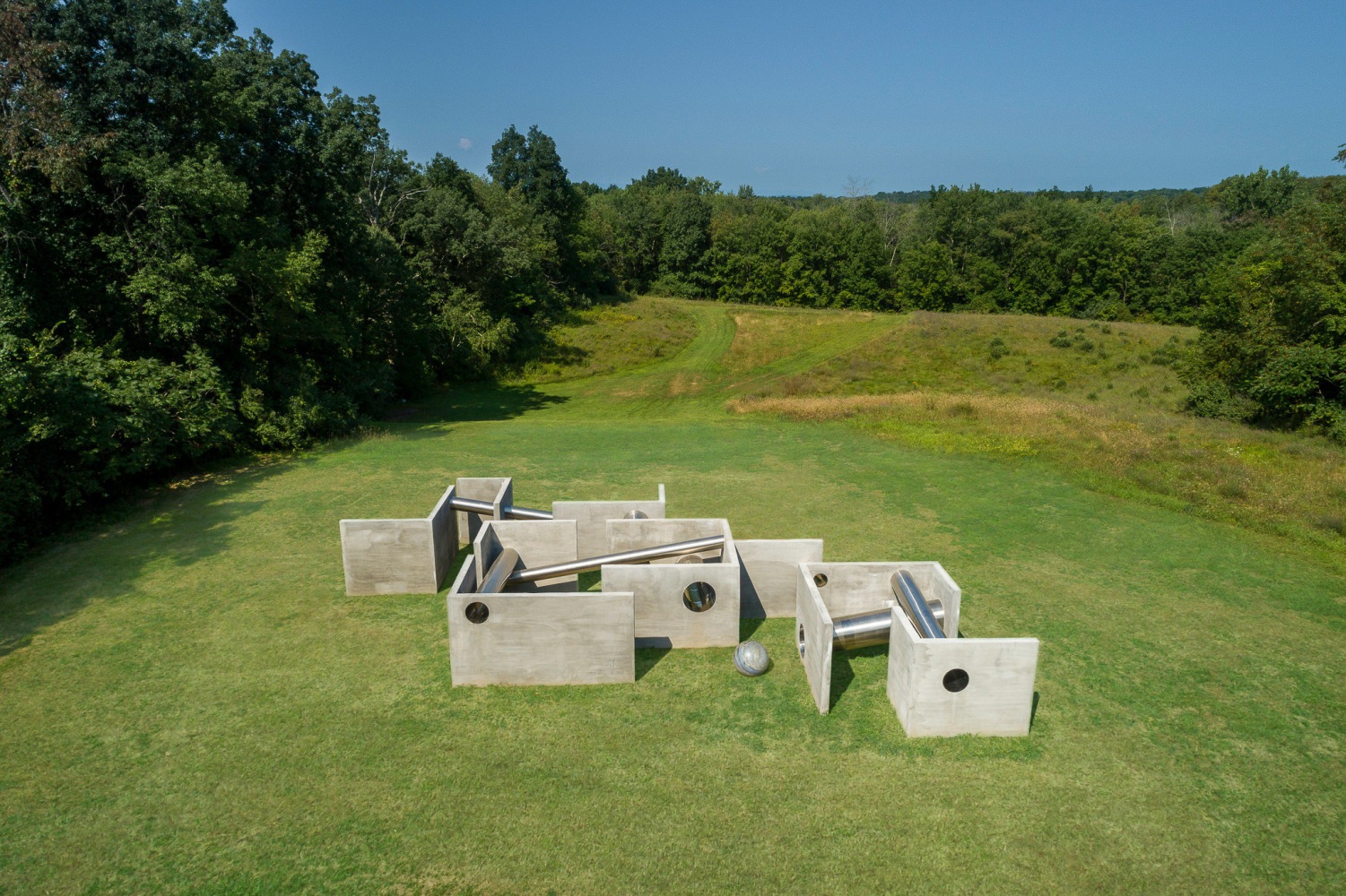 Alicja Kwade,&amp;nbsp;
TunnelTeller, 2018

Stainless steel, concrete, natural stone (Macaubas azul)
Installation view: Art Omi, Ghent, NY, 2021
Photo: Alon Koppel

&amp;nbsp;





