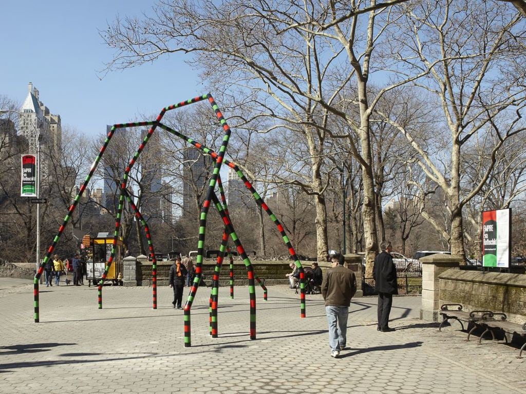 Eva Rothschild

Empire

2011

Painted steel

236 1/4 x 236 1/4 x 236 1/4 inches

(600.1 x 600.1 x 600.1 cm)

Edition of 3, with 1 AP

ER 51

Installation view: Doris Freedman Park, 2011.&amp;nbsp;Photo:&amp;nbsp;Jason Wyche

&amp;nbsp;

