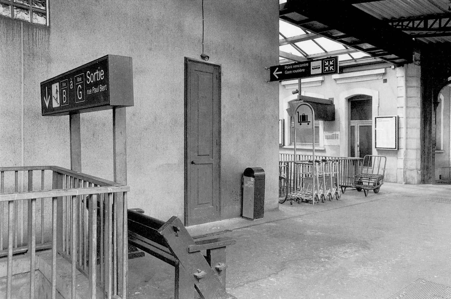 Installation view of Un Sculpteur, Une Ville, Valence, France, 1994.
