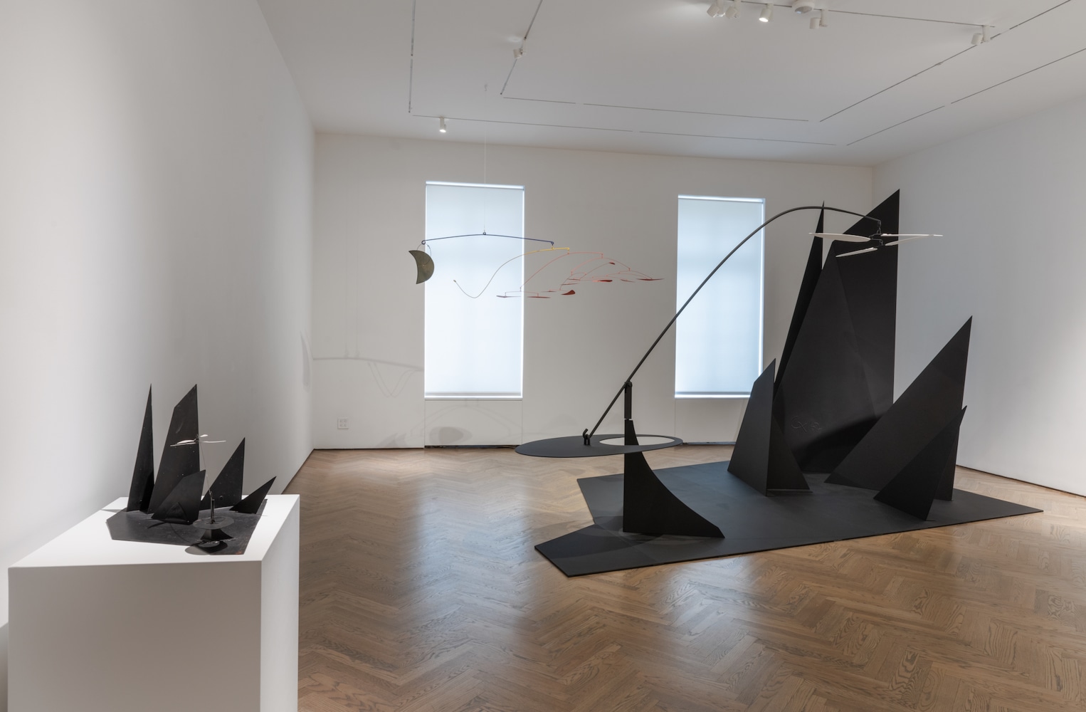 Clouds over Mountains (Maquette), 1962 (left);&amp;nbsp;
Horizontal Red Moon Gong,&amp;nbsp;1957 (center);&amp;nbsp;Clouds over Mountains,&amp;nbsp;1962 (right)


Installation view of&amp;nbsp;CALDER&amp;nbsp;at GRAY New York, 2024.&amp;nbsp;
&amp;copy; 2024 Calder Foundation, New York / Artists Rights Society (ARS), New York
&amp;nbsp;