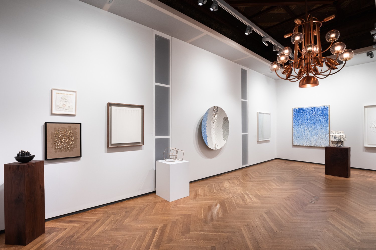 Installation view of TEFAF New York 2022 (BOOTH 210). Image courtesy of Tina Kim Gallery. Photo © Charles Roussel / Ocula