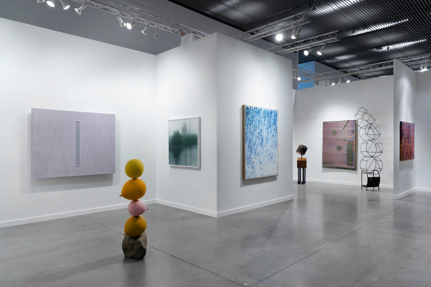 Installation view of Frieze New York 2021 (BOOTH A9). Photo&amp;nbsp;&amp;copy; Hyunjung Rhee