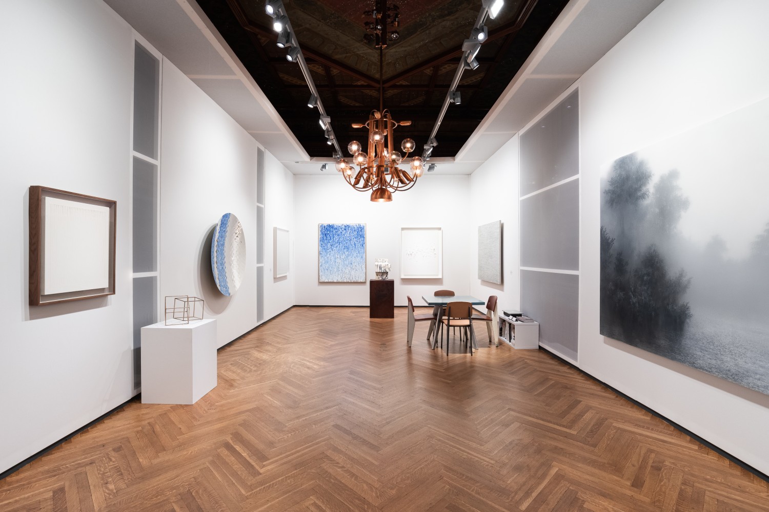 Installation view of TEFAF New York 2022 (BOOTH 210). Image courtesy of Tina Kim Gallery. Photo © Charles Roussel / Ocula