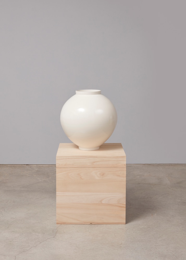 Minsoo Kang (b. 1972)

201805-1, 2018

white porcelain, firewood kiln

18.27 x 18.31 inches

46.4 x 46.5 cm