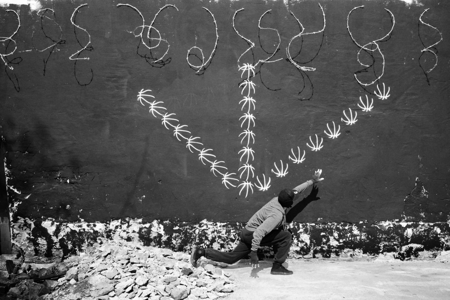 ROBIN RHODE

Four Plays, 2012&amp;ndash;2013 (detail)

Black and white inkjet print

Framed, overall:&amp;nbsp;71.81 x 103.31 inches

182.4 x 262.4 cm

Edition of 5 with 2 AP