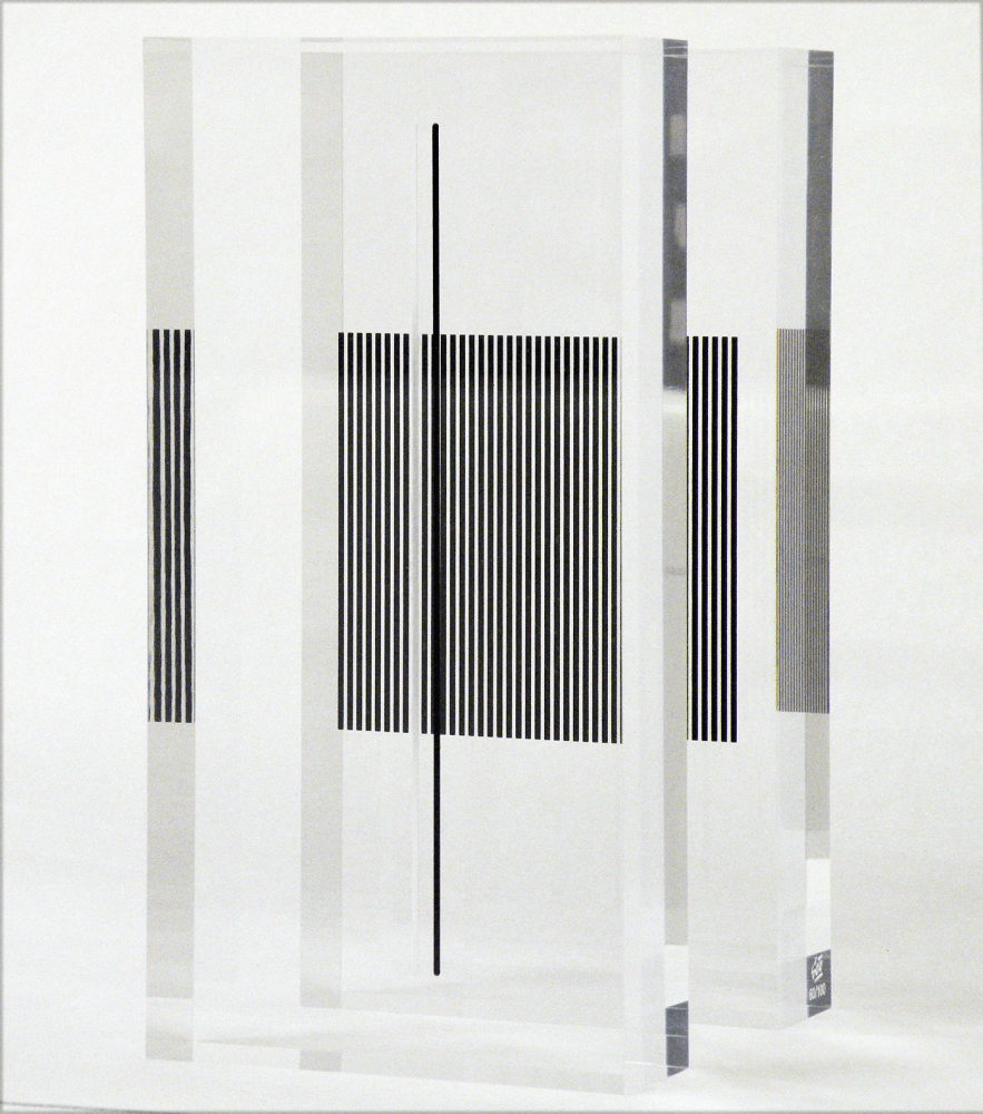 Jes&amp;uacute;s Rafael Soto

Vibraci&amp;oacute;n en la masa transparente, 1968

Plexiglass structure

24h x 12w x 8d cm

9 57/127h x 4 92/127w x 3 19/127d in