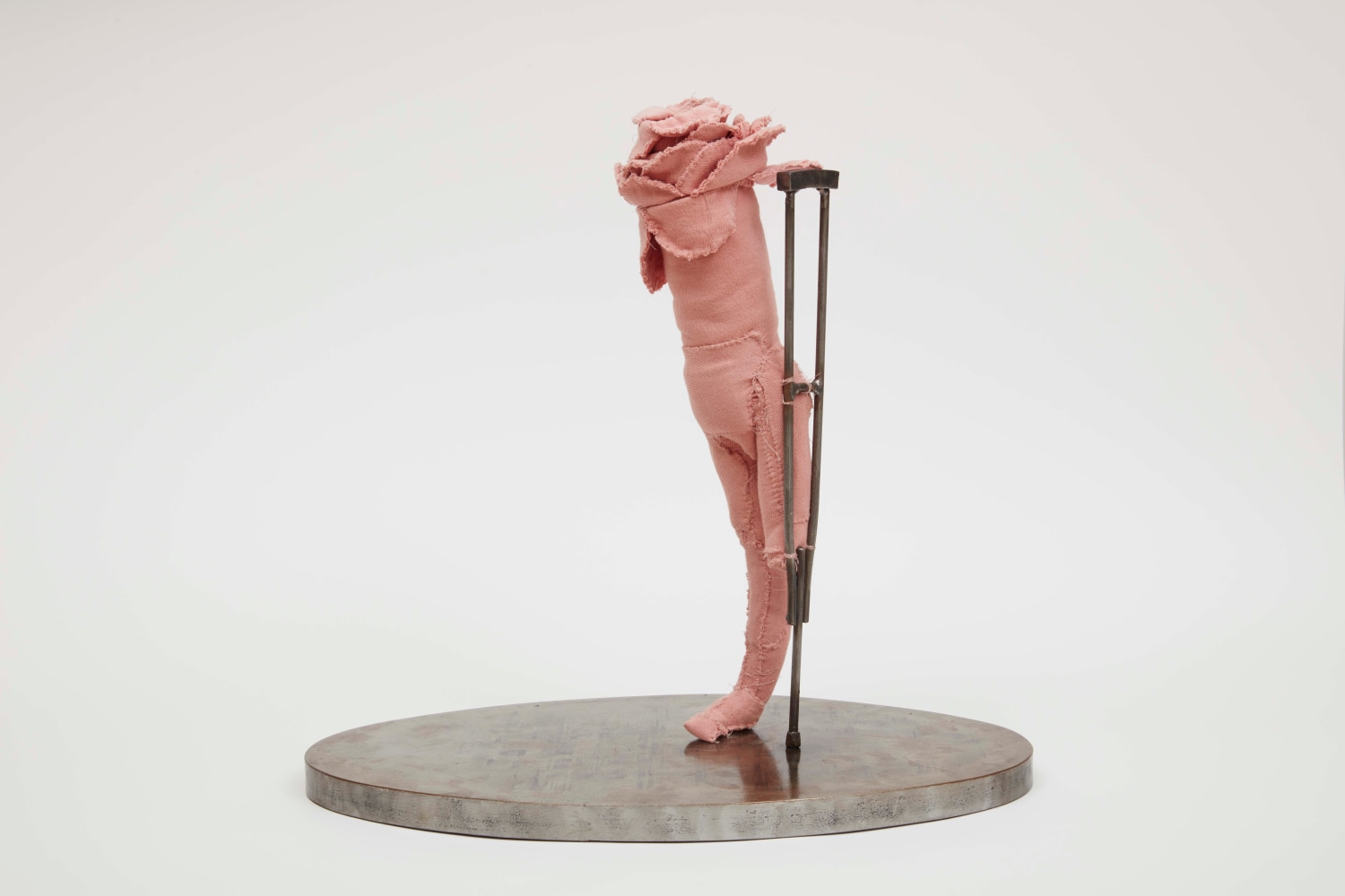 Louise Bourgeois

Topiary, 1998

fabric, steel, glass, wood

74 x 28 x 18 inches (188 x 71.1 x 45.7 cm)

(BOUR-3698)