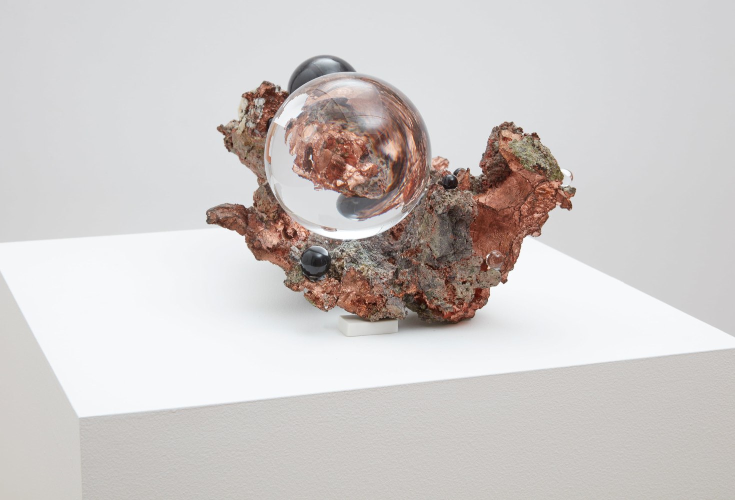 Su-Mei Tse
Nested, 2019
Copper mineral, tourmaline and obsidian balls
13 x 10 5/8 x 5 7/8 inches (33 x 27 x 15 cm)