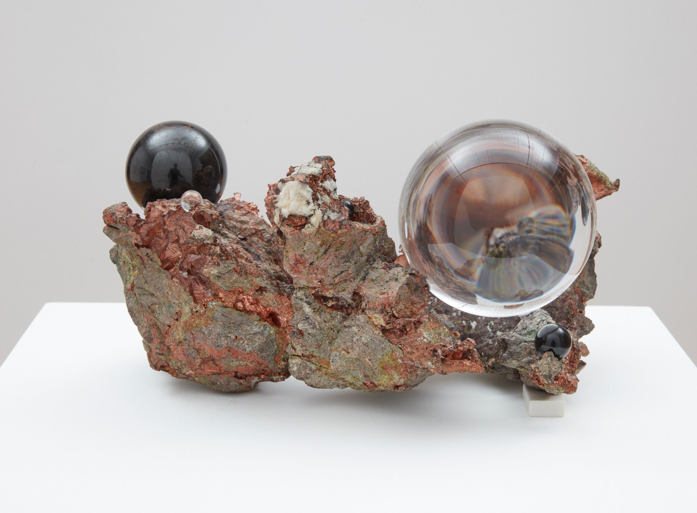 Su-Mei Tse
Nested, 2019
Copper mineral, tourmaline and obsidian balls
13 x 10 5/8 x 5 7/8 inches (33 x 27 x 15 cm)