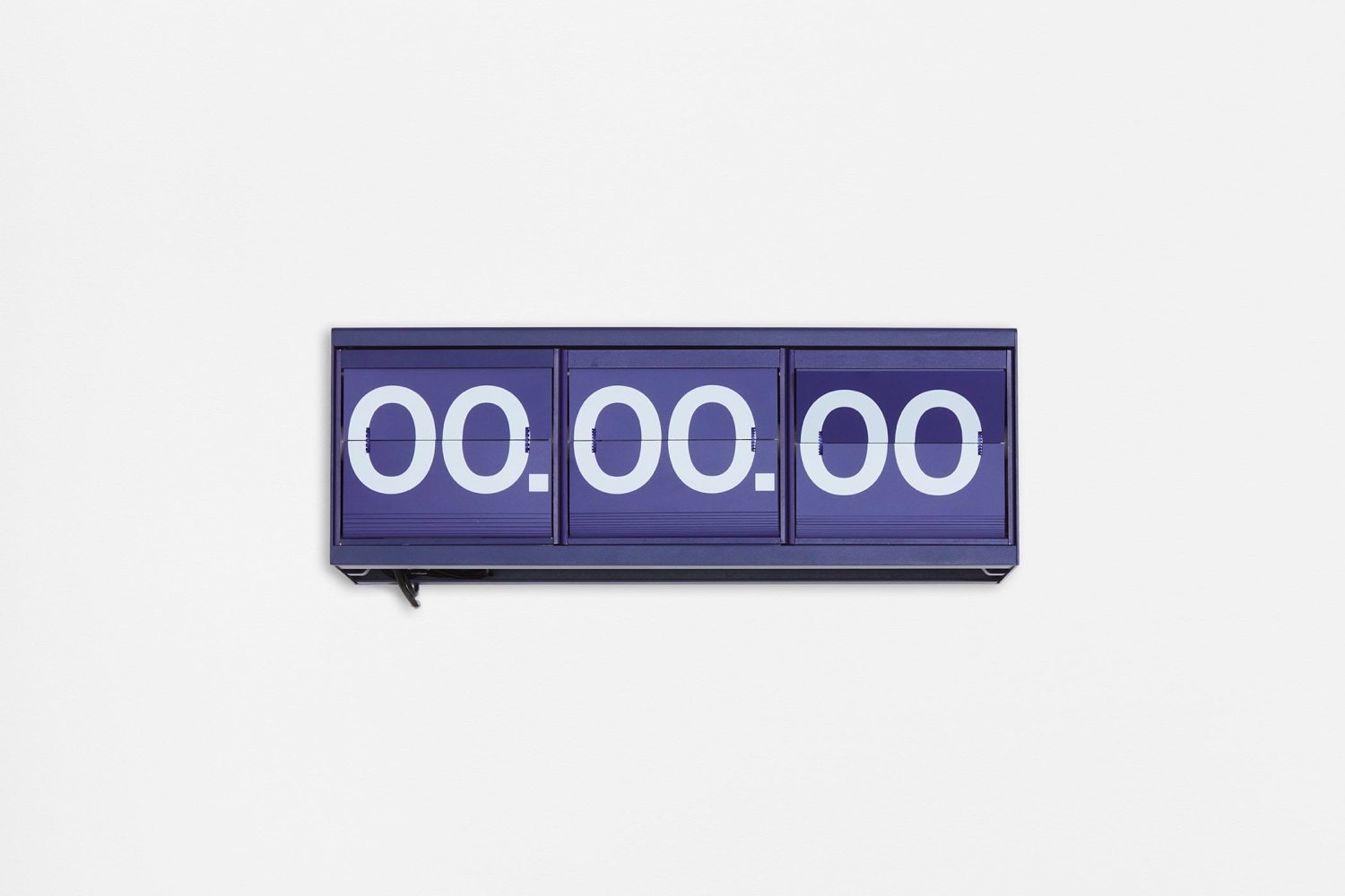 Walead Beshty
00.00.00
2022
Swiss Federal Railways split-flap display clock, GPS receiver
8 1/4 x 19 3/8 x 6 3/4 inches (21 x 49.2 x 17.1 cm)