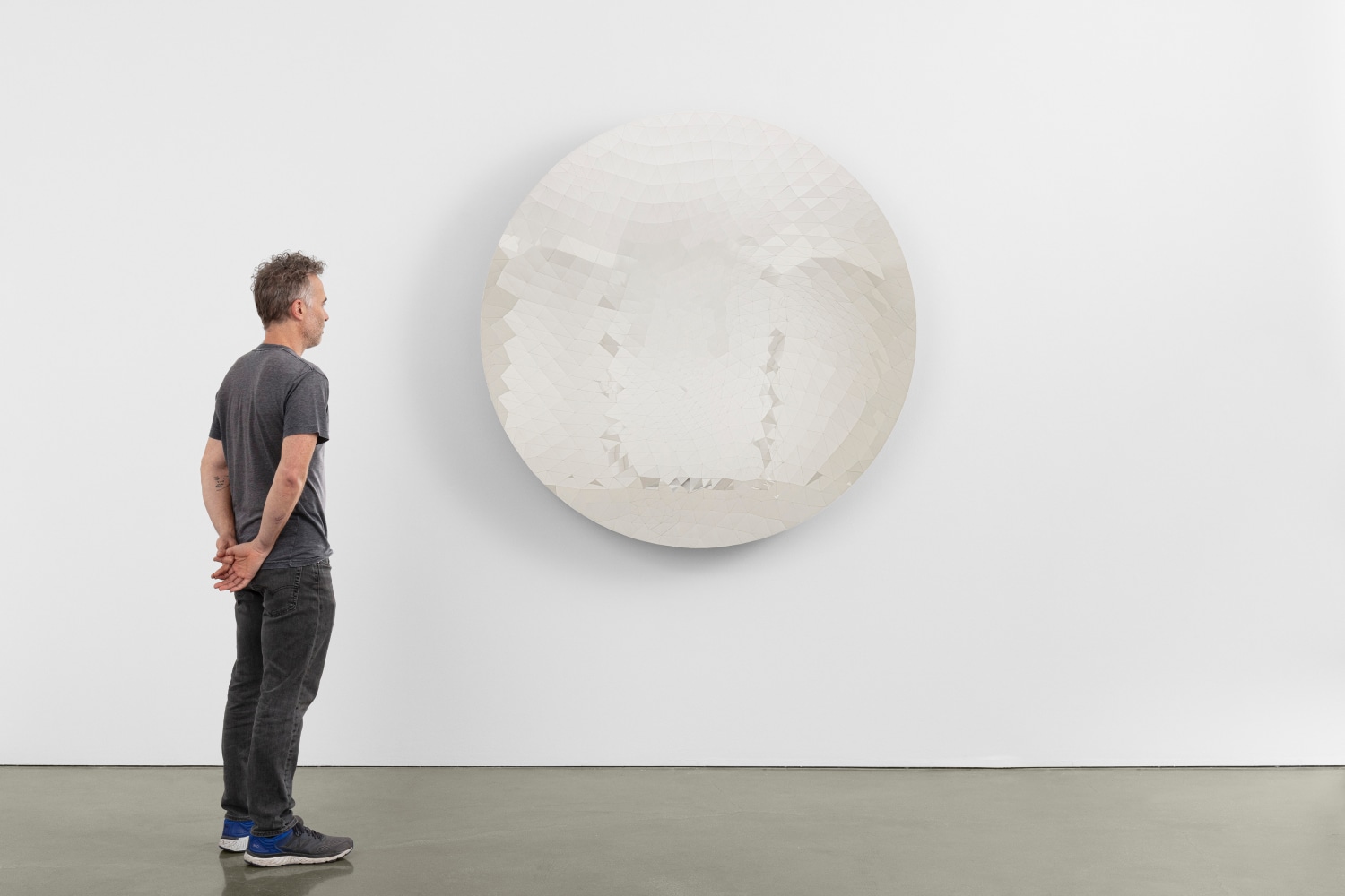 Anish Kapoor
Random Triangle Mirror
2014
Stainless steel and resin
59 x 59 x 7 5/8 inches (150 x 150 x 19.5 cm)
