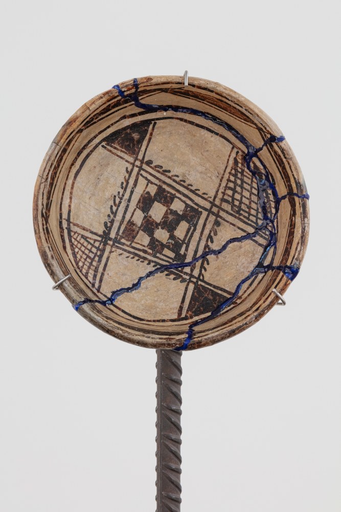 Kader Attia
Untitled (detail)
2020
Ceramic, terracotta, epoxy resin and steel plinth
Artwork Dimensions:
6 5/8 x 6 5/8 x 2 1/8 inches (17 x 17 x 5.5 cm)
Overall Dimensions:
63 3/4 x 9 5/8 x 9 5/8 inches (161.9 x 24.4 x 24.4 cm)