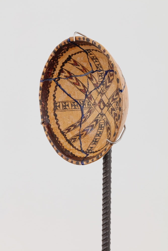 Kader Attia
Untitled&amp;nbsp;(detail)
2020
Ceramic, terracotta, epoxy resin and steel plinth
Artwork Dimensions:
9 x 9 x 3 1/8 inches (22.9 x 22.9 x 7.9 cm)
Overall Dimensions:
65 1/2 x 9 3/4 x 9 3/4 inches (166.4 x 24.8 x 24.8 cm)