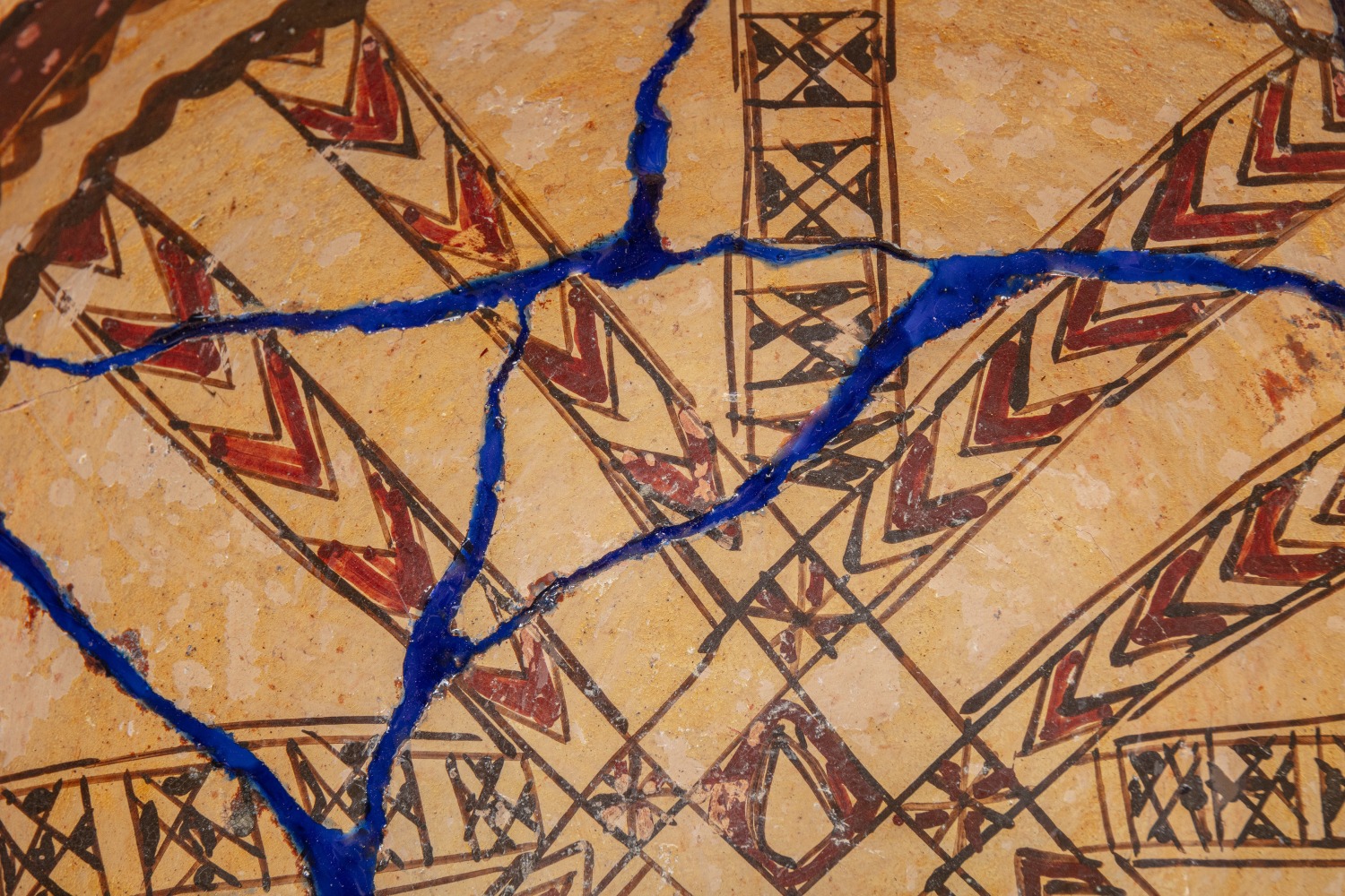 Kader Attia
Untitled&amp;nbsp;(detail)
2020
Ceramic, terracotta, epoxy resin and steel plinth
Artwork Dimensions:
9 x 9 x 3 1/8 inches (22.9 x 22.9 x 7.9 cm)
Overall Dimensions:
65 1/2 x 9 3/4 x 9 3/4 inches (166.4 x 24.8 x 24.8 cm)