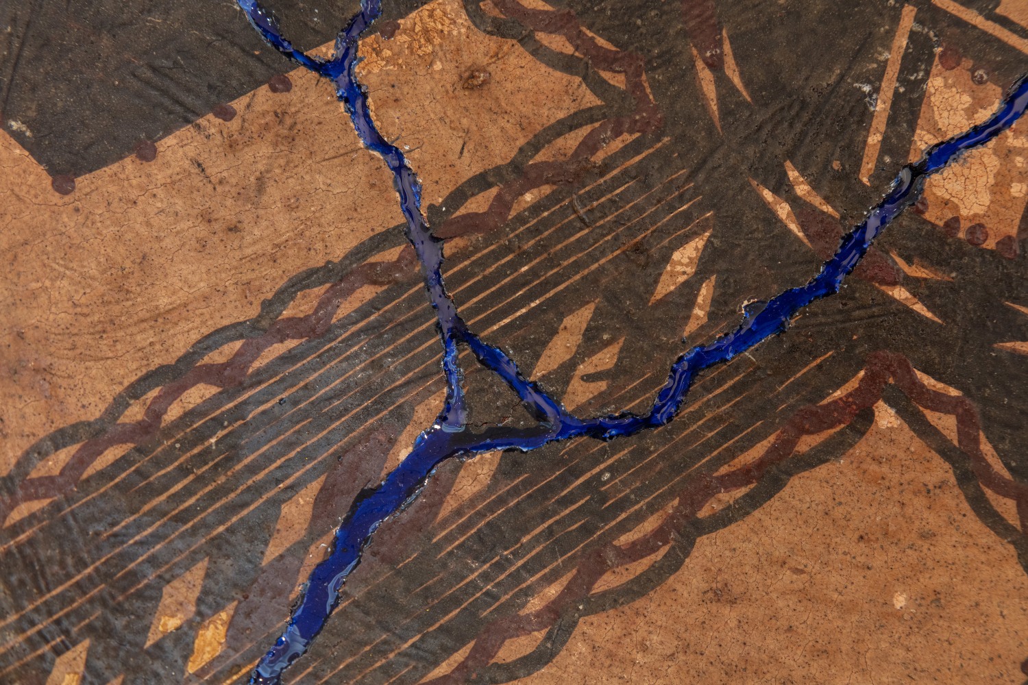 Kader Attia
Untitled&amp;nbsp;(detail)
2020
Ceramic, terracotta, epoxy resin and steel plinth
Artwork Dimensions:
17 1/8 x 17 1/8 x 3 1/2 inches (43.5 x 43.5 x 8.9 cm)
Overall Dimensions:
70 x 9 7/8 x 9 7/8 inches (177.8 x 25.1 x 25.1 cm)