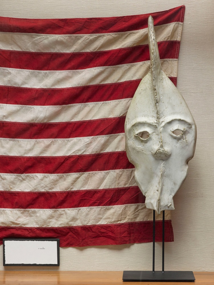 Theaster Gates
Malaga Vitrine #6
2019
Wooden vitrine, glass and various objects
42 x 37 3/4 x 12 1/8 inches (106.7 x 95.9 x 30.8 cm)