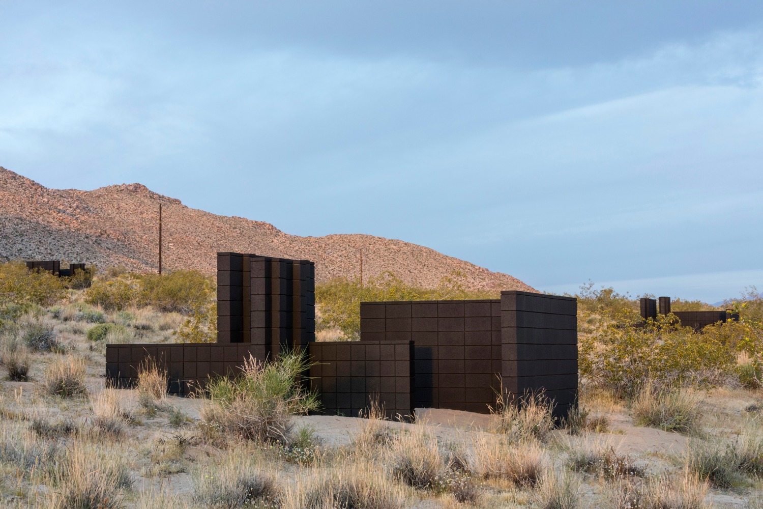 Planar Pavilion at AZ West
2017
Cement blocks, paint
Dimensions variable
