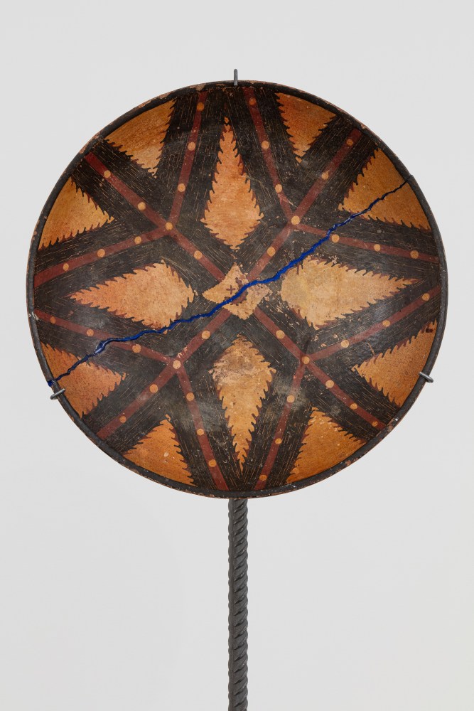 Kader Attia
Untitled (detail)
2020
Ceramic, terracotta, epoxy resin and steel plinth
Artwork Dimensions:
16 1/2 x 16 1/2 x 3 1/2 inches (41.9 x 41.9 x 8.9 cm)
Overall Dimensions
69 1/4 x 9 7/8 x 9 7/8 inches (175.9 x 25.1 x 25.1 cm)