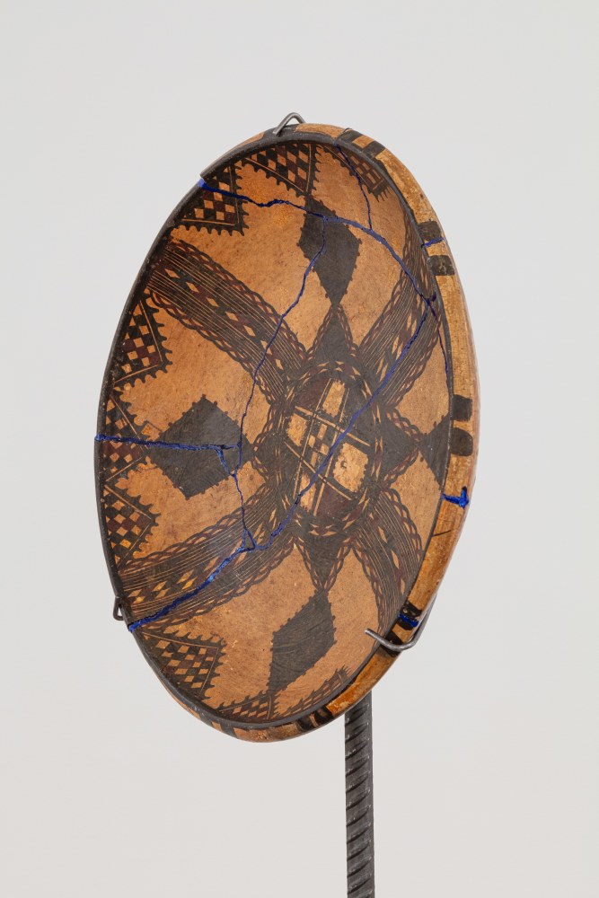 Kader Attia
Untitled&amp;nbsp;(detail)
2020
Ceramic, terracotta, epoxy resin and steel plinth
Artwork Dimensions:
17 1/8 x 17 1/8 x 3 1/2 inches (43.5 x 43.5 x 8.9 cm)
Overall Dimensions:
70 x 9 7/8 x 9 7/8 inches (177.8 x 25.1 x 25.1 cm)