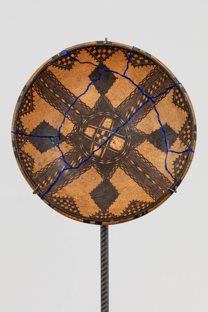 Kader Attia
Untitled&amp;nbsp;(detail)
2020
Ceramic, terracotta, epoxy resin and steel plinth
Artwork Dimensions:
17 1/8 x 17 1/8 x 3 1/2 inches (43.5 x 43.5 x 8.9 cm)
Overall Dimensions:
70 x 9 7/8 x 9 7/8 inches (177.8 x 25.1 x 25.1 cm)