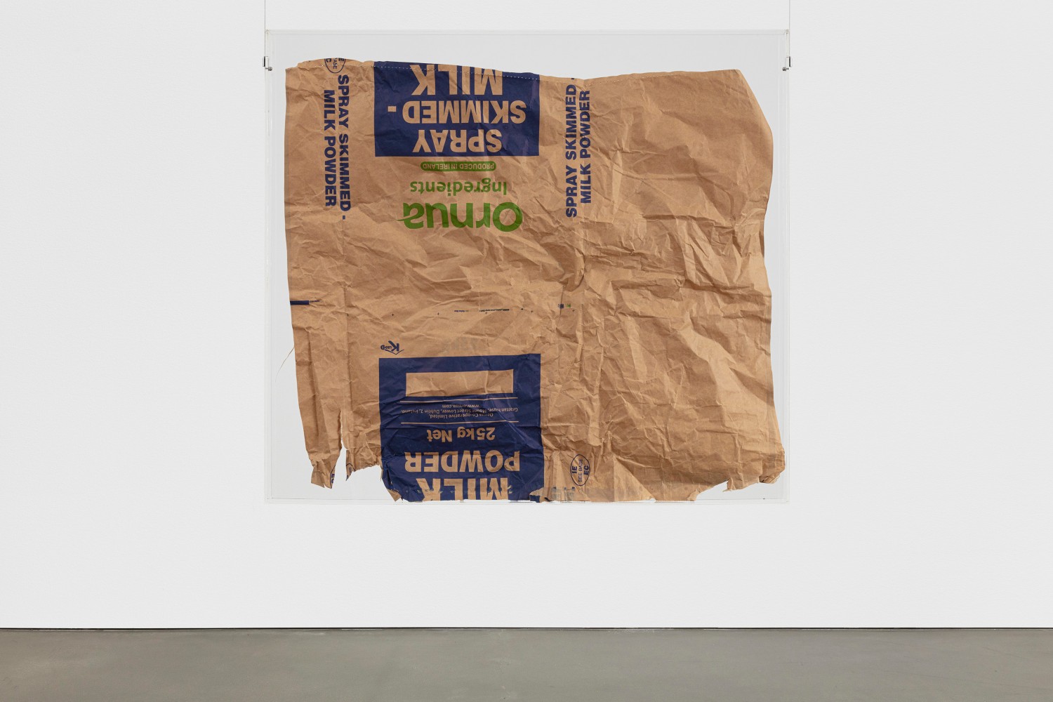 Kader Attia
Untitled
2020
Kraft paper with blue pigment framed in plexiglass box
39 3/8 x 43 1/4 x 1 1/4 inches (100 x 110 x 3 cm)