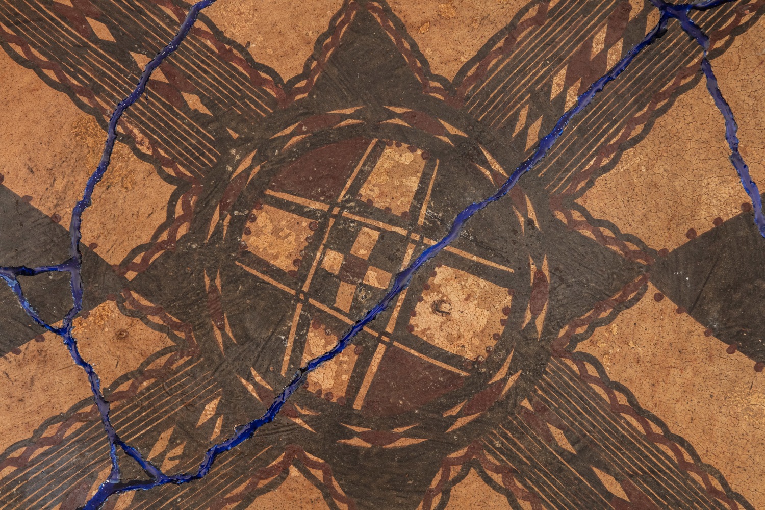 Kader Attia
Untitled&amp;nbsp;(detail)
2020
Ceramic, terracotta, epoxy resin and steel plinth
Artwork Dimensions:
17 1/8 x 17 1/8 x 3 1/2 inches (43.5 x 43.5 x 8.9 cm)
Overall Dimensions:
70 x 9 7/8 x 9 7/8 inches (177.8 x 25.1 x 25.1 cm)