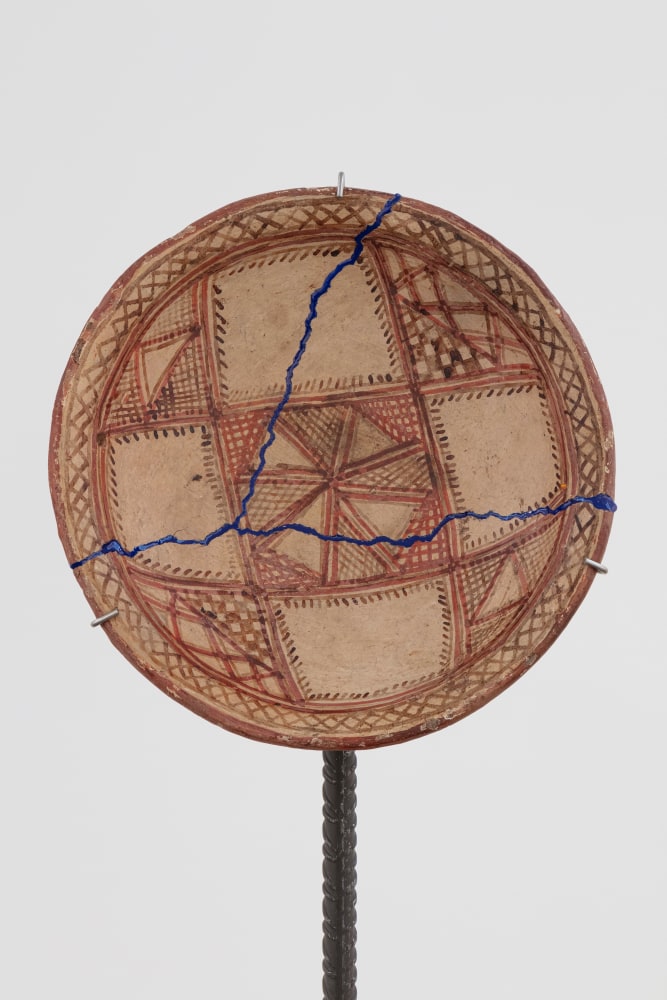 Kader Attia
Untitled (detail)
2020
Ceramic, terracotta, epoxy resin and steel plinth
Artwork Dimensions:
10 1/2 x 10 1/2 x 2 3/4 inches (26.7 x 26.7 x 7 cm)
Overall Dimensions:
66 1/2 x 10 x 9 3/4 inches (168.9 x 25.4 x 24.8 cm)