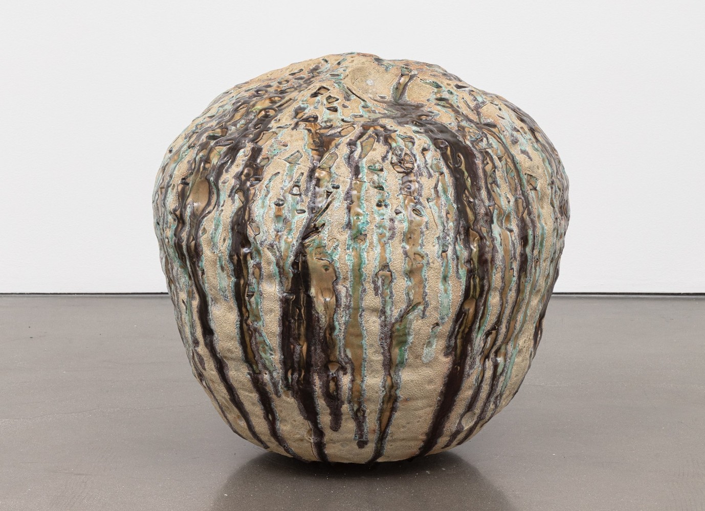 Liz Larner
Asteroid (Ceres)
2021
Ceramic, glaze
28 x 31 x 25 inches (71.1 x 78.7 x 63.5 cm)