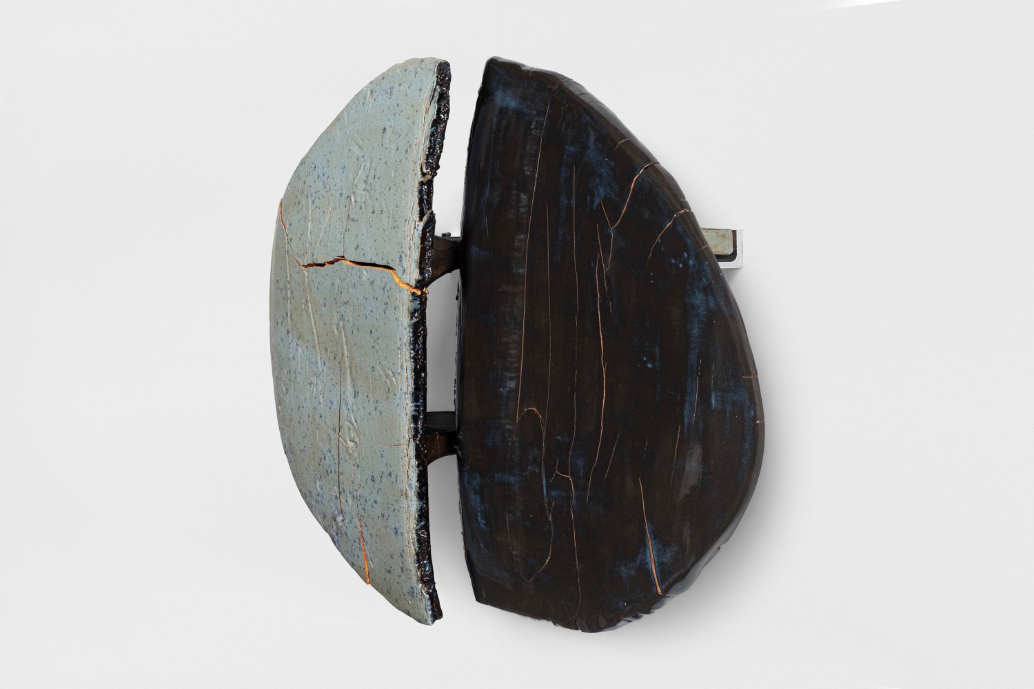 Liz Larner
silver&amp;#39;s color was not only white but blue
2020
Ceramic, glaze
24 x 37 x 8 inches (61 x 94 x 20.3 cm)