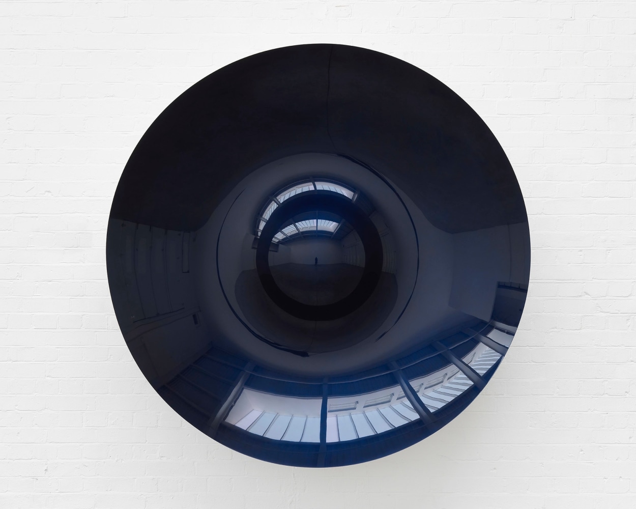 Anish Kapoor
Prussian Blue over Silver Blue
2023
Fibreglass, paint
73 x 73 x 15 3/8 inches (185.5 x 185.5 x 39 cm)