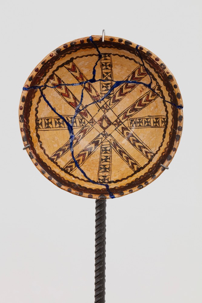 Kader Attia
Untitled (detail)
2020
Ceramic, terracotta, epoxy resin and steel plinth
Artwork Dimensions:
9 x 9 x 3 1/8 inches (22.9 x 22.9 x 7.9 cm)
Overall Dimensions:
65 1/2 x 9 3/4 x 9 3/4 inches (166.4 x 24.8 x 24.8 cm)