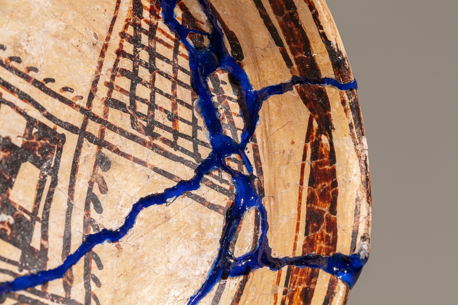 Kader Attia
Untitled&amp;nbsp;(detail)
2020
Ceramic, terracotta, epoxy resin and steel plinth
Artwork Dimensions:
6 5/8 x 6 5/8 x 2 1/8 inches (17 x 17 x 5.5 cm)
Overall Dimensions:
63 3/4 x 9 5/8 x 9 5/8 inches (161.9 x 24.4 x 24.4 cm)