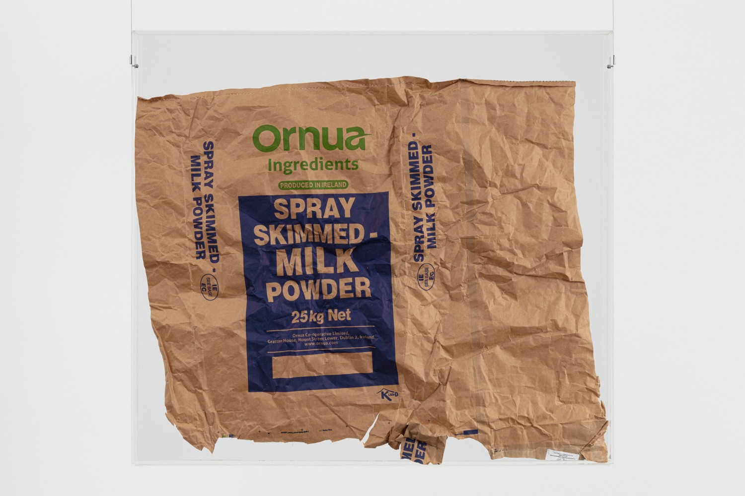 Kader Attia
Untitled
2020
Kraft paper with blue pigment framed in plexiglass box
39 3/8 x 43 1/4 x 1 1/4 inches (100 x 110 x 3 cm)