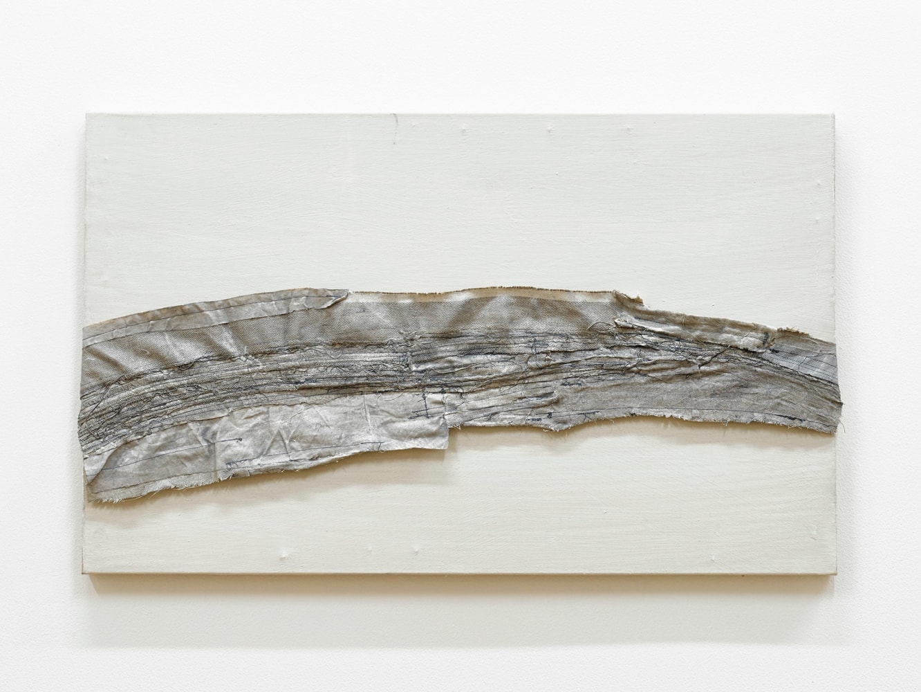 Sergej Jensen
Untitled
2016
Acrylic on sewn linen on acrylic on linen
21 x 33 7/8 x 1 1/4 inches (53.3 x 86 x 3.2 cm)