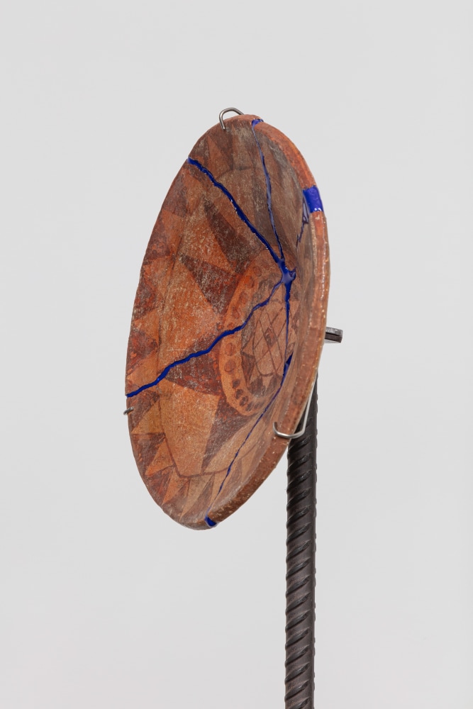 Kader Attia
Untitled&amp;nbsp;(detail)
2020
Ceramic, terracotta, epoxy resin and steel plinth
Artwork Dimensions:
8 5/8 x 8 5/8 x 2 &amp;nbsp;3/8 inches (21.9 x 21.9 x 6 cm)
Overall Dimensions:
65 x 9 7/8 x 9 7/8 inches (165.1 x 25.1 x 25.1 cm)