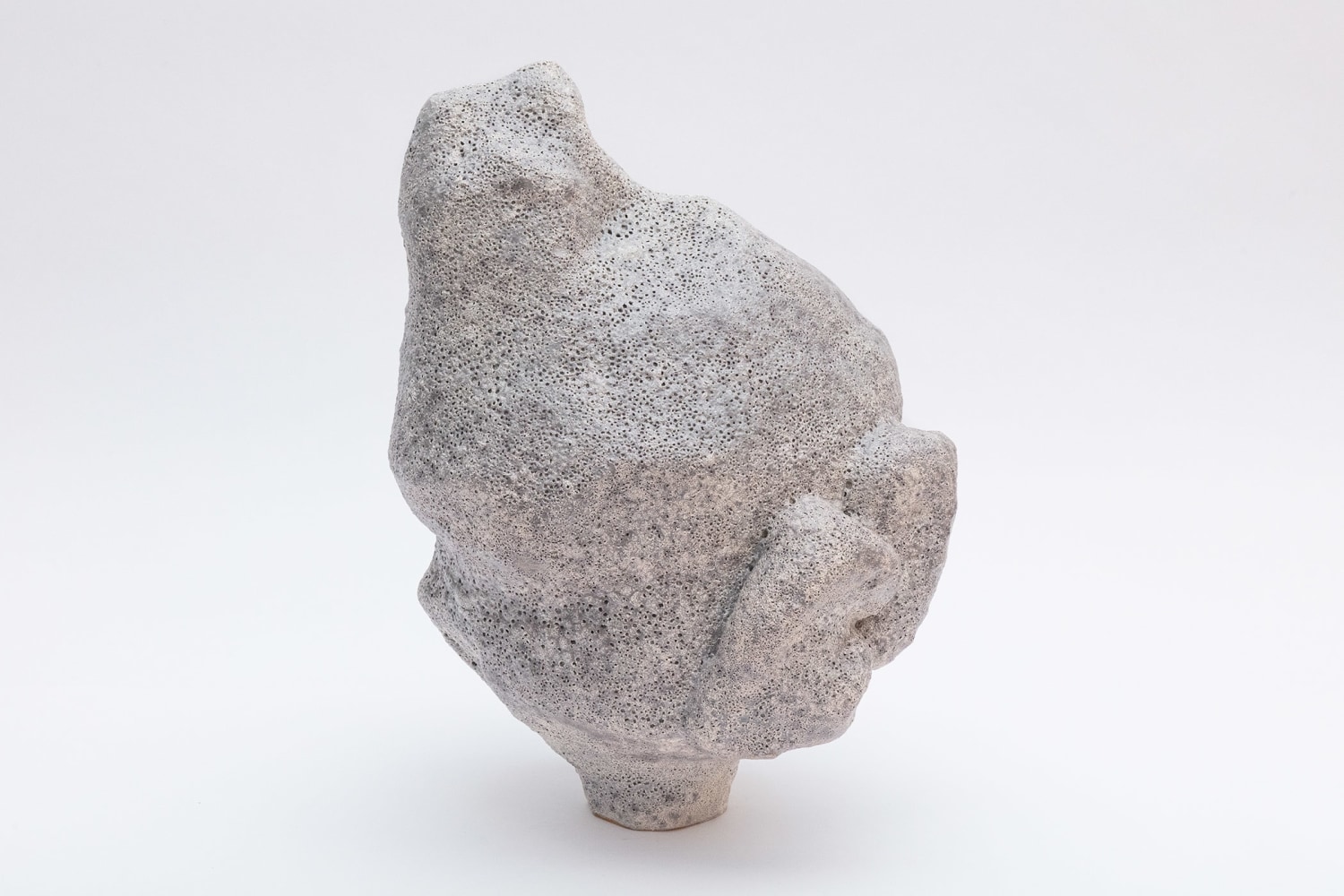 Liz Larner
Asteroid (convolution)
2020
Glazed ceramic
18 1/8 x 12 1/2 x 12 15/16 inches (46 x 31.8 x 32.9 cm)