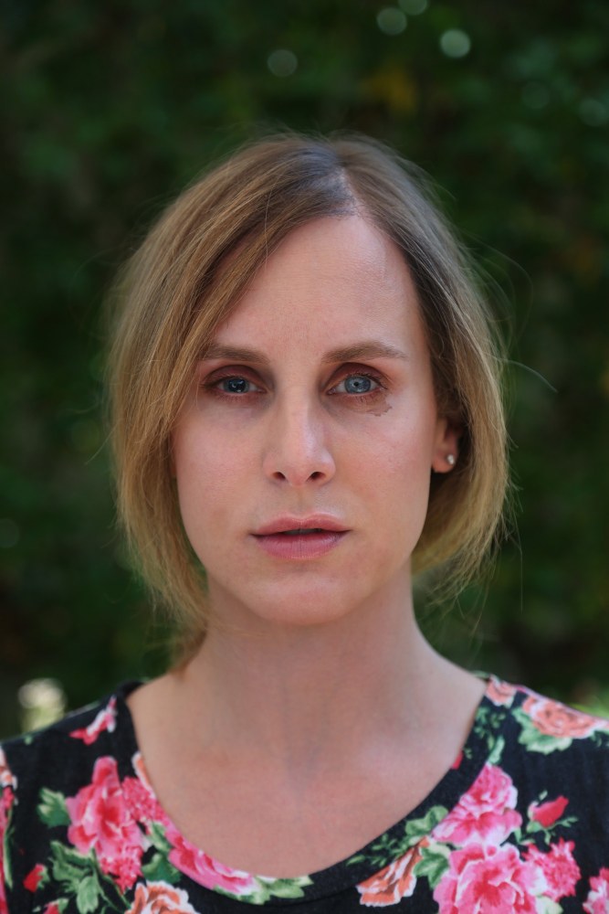 Lady Evaluates (Self-Portrait),2018
Chromogenic print
28 x 18.66 in (71.1 x 47.4 cm)&amp;nbsp;
&amp;nbsp;2018 Edition 1 of 5 + 2 AP