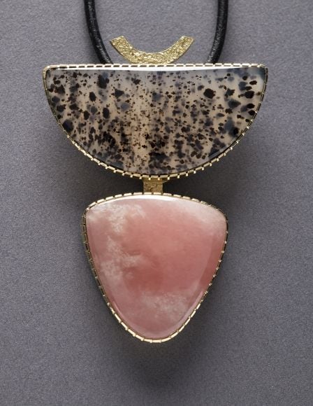 Pendant, d. 2020,&amp;nbsp;Montana agate with grossular garnet and 18kt gold, 2-1/4 x 1-5/8 inches,&amp;nbsp;OC311-81