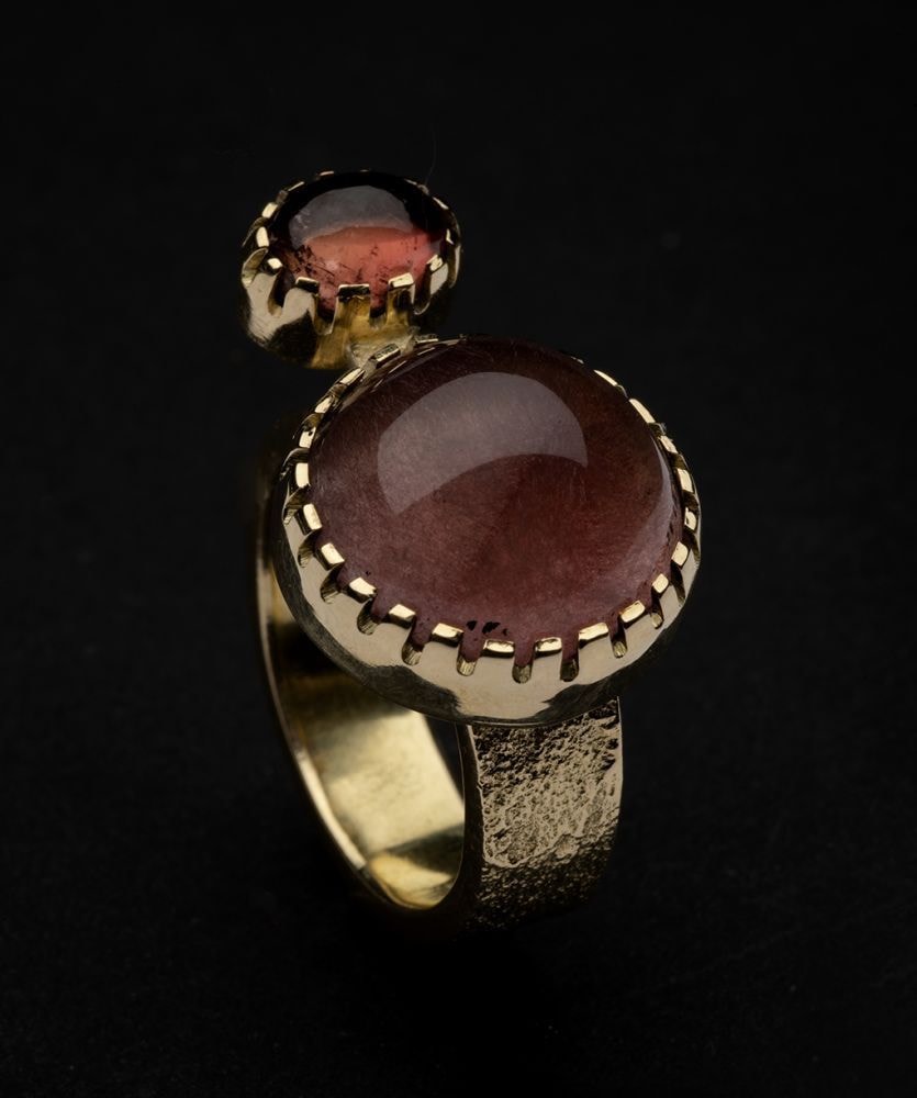 Ring, d. 2019, star strawberry quarts with pink tourmaline and 18kt gold, size 8-1/2,&amp;nbsp;OC311-91