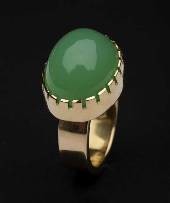 Ring, d. 2019,&amp;nbsp;chrysopase with&amp;nbsp;18kt gold, size 9-1/2,&amp;nbsp;OC311-90